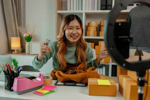 Wie kann man die Attraktivität von Elektroautos durch gezielte Marketingmaßnahmen steigern?